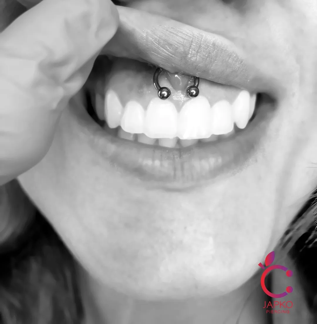Realizacja przekłucia, studio Japko Piercing