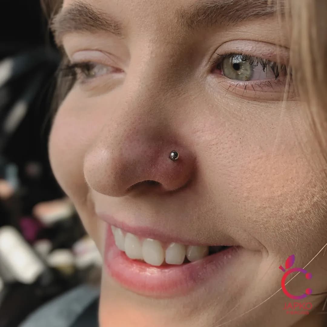 Realizacja przekłucia, studio Japko Piercing
