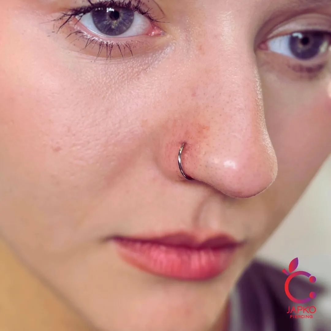 Realizacja przekłucia, studio Japko Piercing