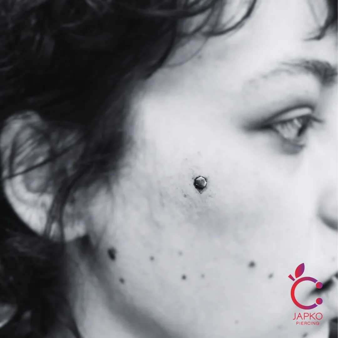 Realizacja przekłucia, studio Japko Piercing